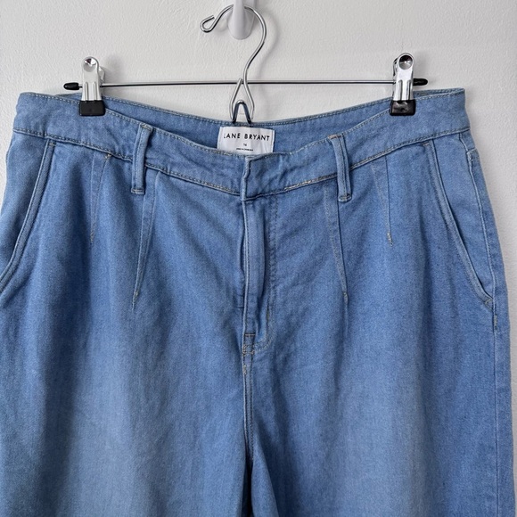 Lane Brayant Straight fit Mid Rise relaxed bermuda shorts Size 14 - Picture 2 of 8